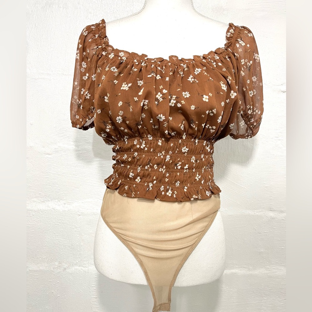 ASTR THE LABEL DITZY FLORAL BODYSUIT - Picture 8 of 15